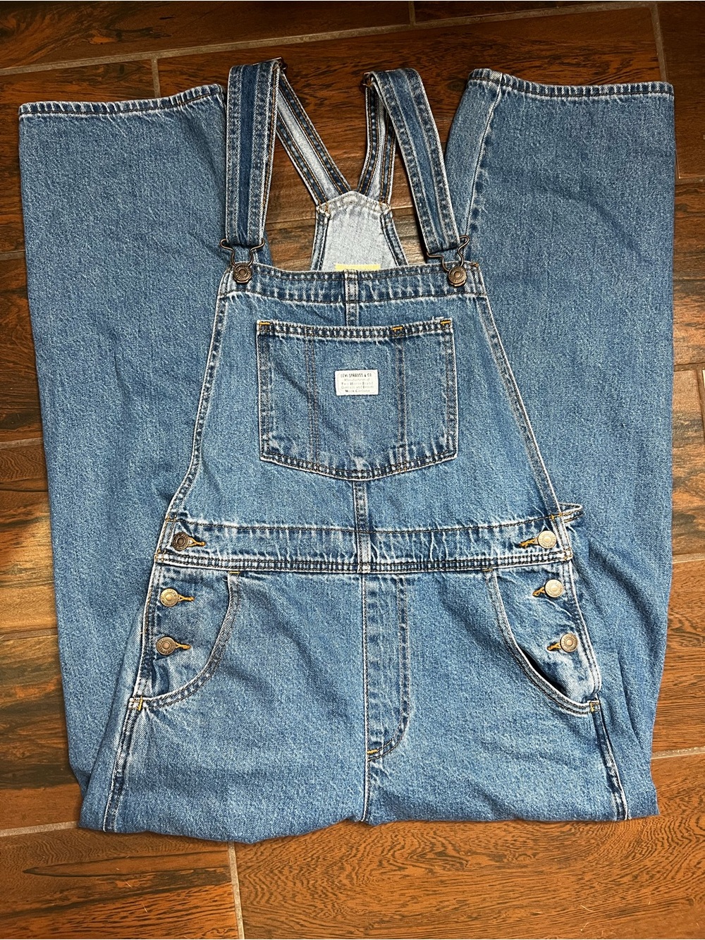 Levi’s Premium Denim Medium Wash Straight Leg Jeans Overalls Womens Size Medium